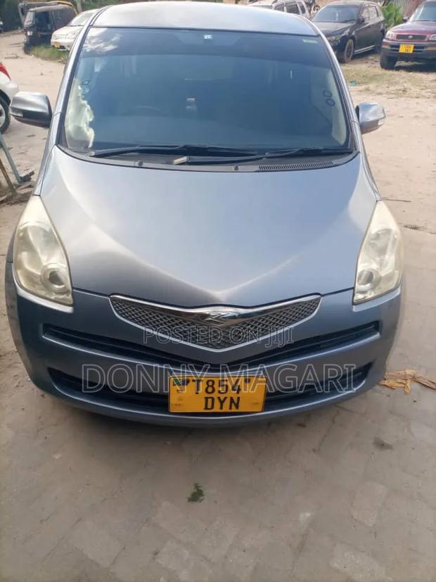 Toyota Ractis 1.3 FWD 2008 Gray