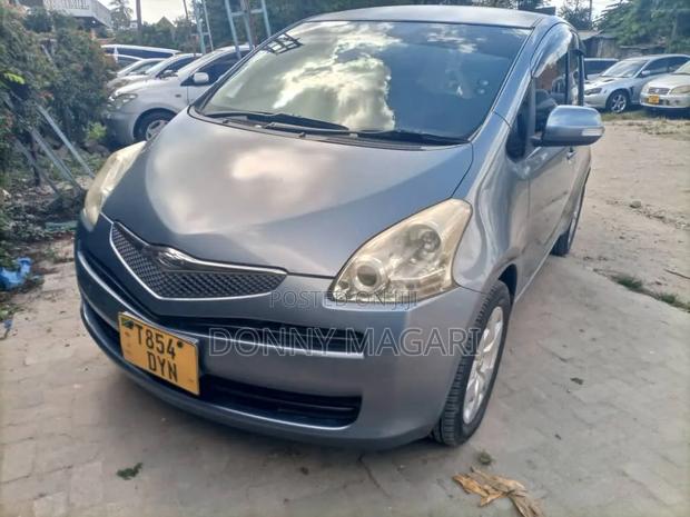 Toyota Ractis 1.3 FWD 2008 Gray