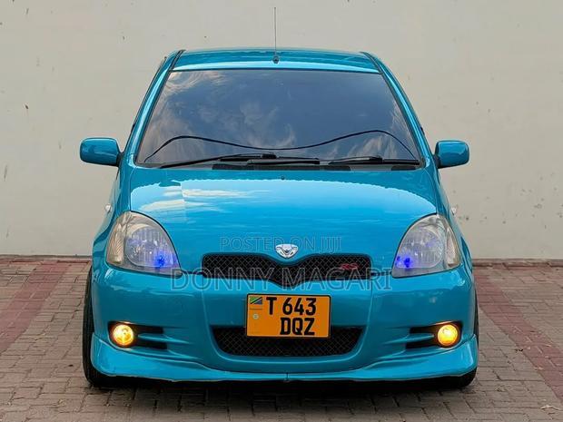 Toyota Vitz 2004 Blue