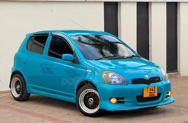 Toyota Vitz 2004 Blue