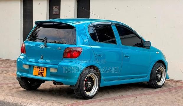 Toyota Vitz 2004 Blue