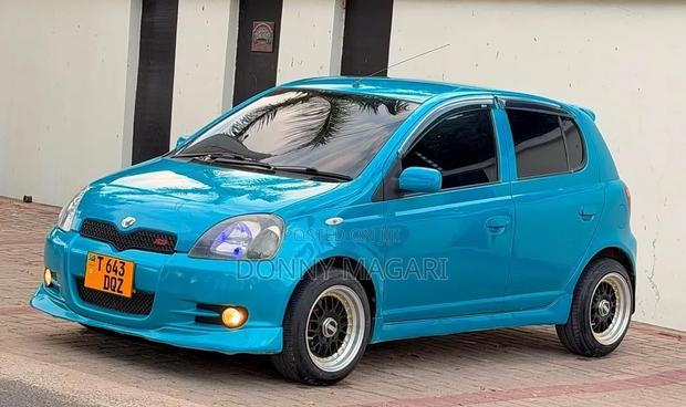 Toyota Vitz 2004 Blue