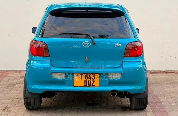 Toyota Vitz 2004 Blue