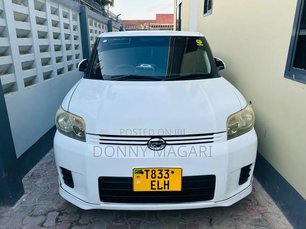 Toyota Corolla Rumion Hatchback 1.5 FWD 2010 White