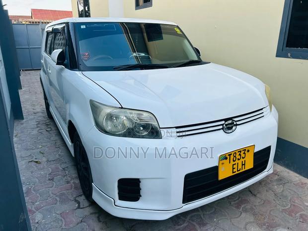 Toyota Corolla Rumion Hatchback 1.5 FWD 2010 White