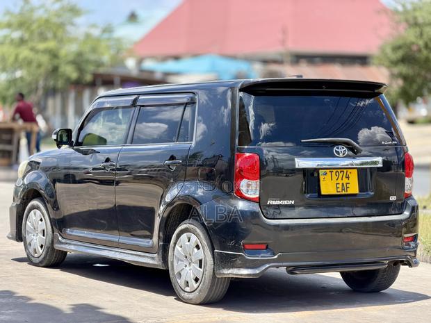 Toyota Ractis 2010 Black