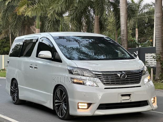 Toyota Vellfire 2010 White