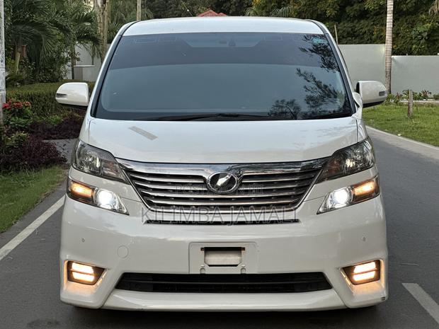 Toyota Vellfire 2010 White