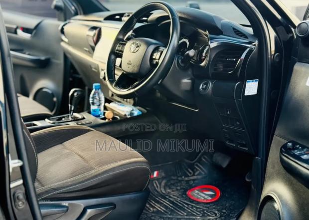 Toyota Hilux 2020 Black