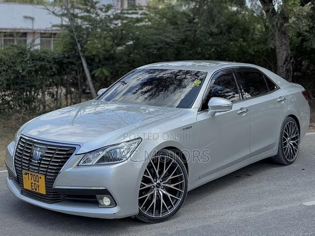 Toyota Crown 2015 Silver