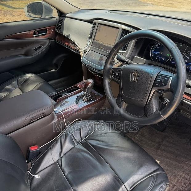 Toyota Crown 2015 Silver