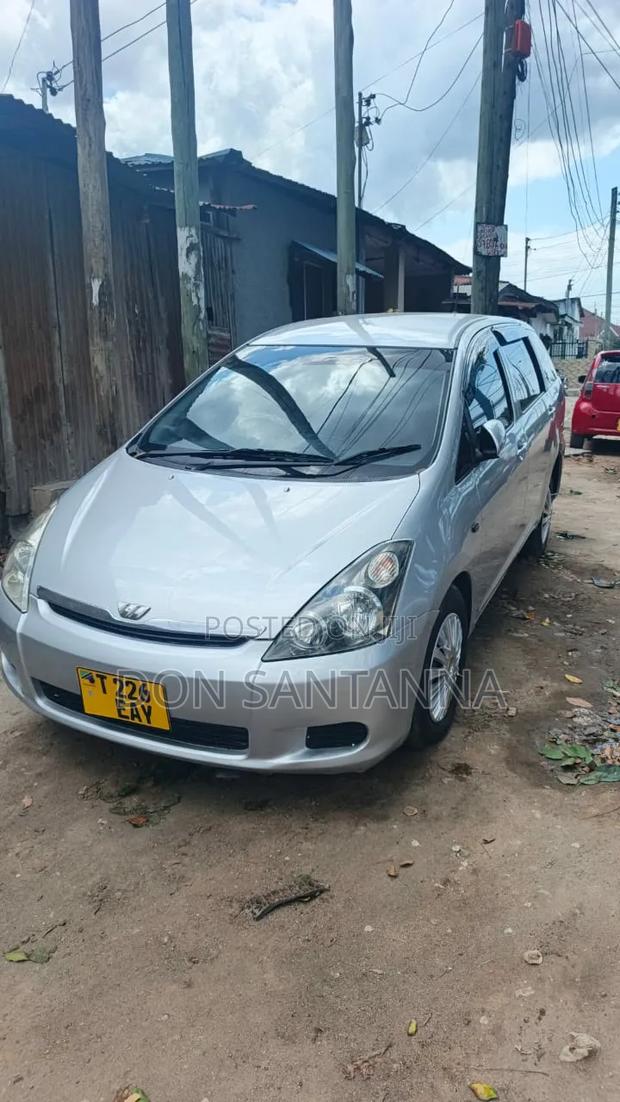 Toyota Wish 2005 Silver