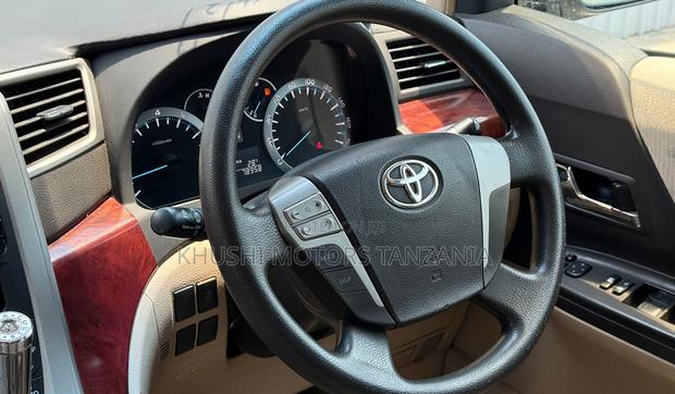 Toyota Alphard 2009 Silver