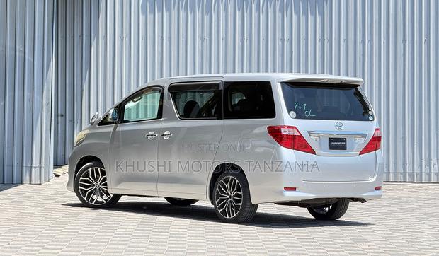 Toyota Alphard 2009 Silver