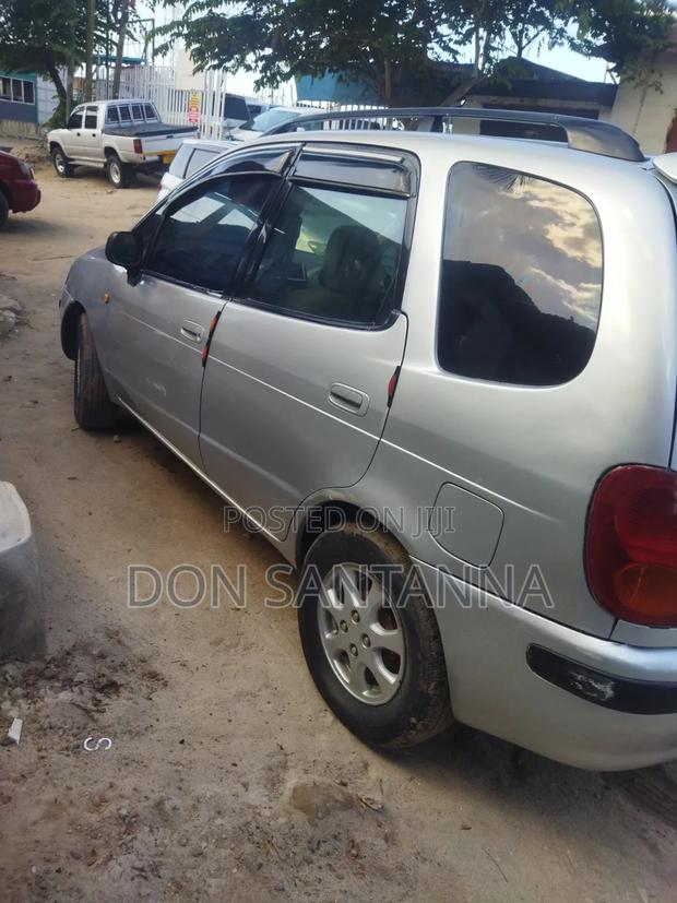 Toyota Corolla Spacio 2000 Silver