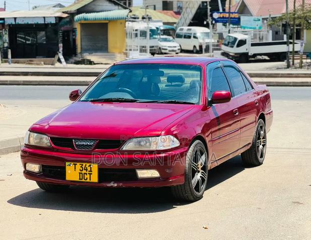 Toyota Carina 2000 Red
