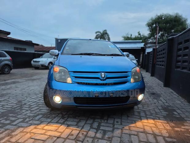 Toyota IST 2003 Blue