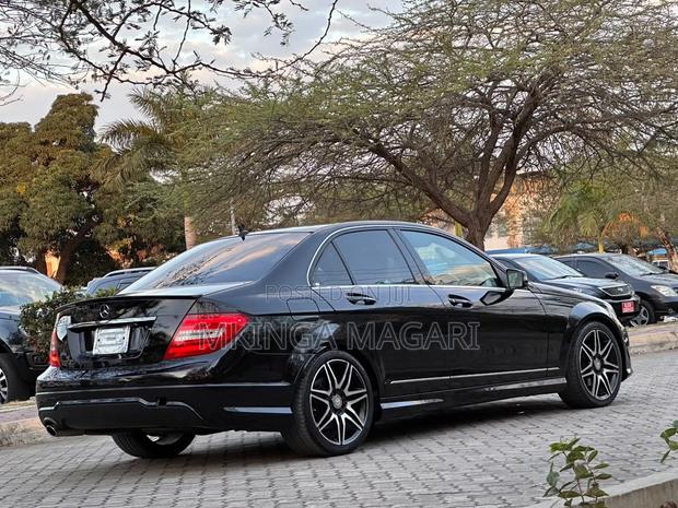 Mercedes-Benz C200 2013 Black