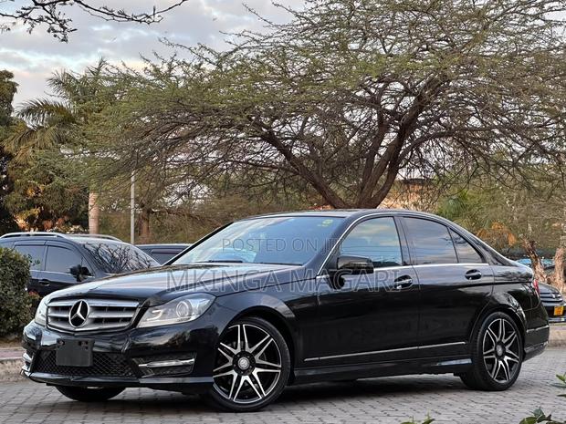 Mercedes-Benz C200 2013 Black