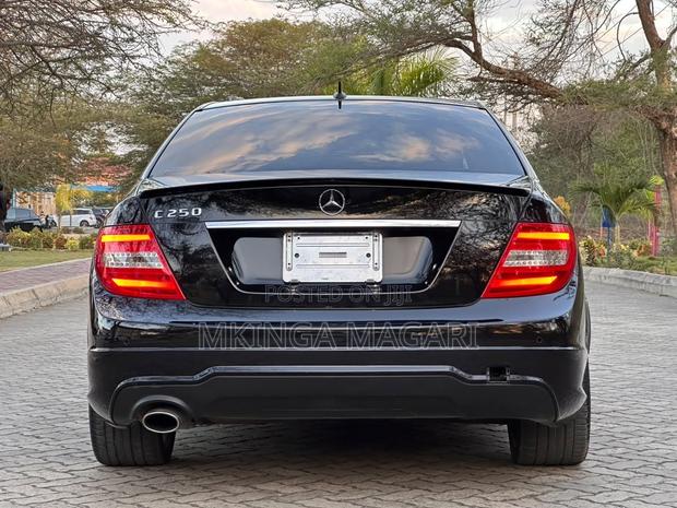 Mercedes-Benz C200 2013 Black
