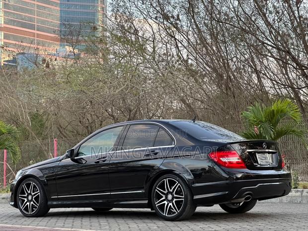Mercedes-Benz C200 2013 Black