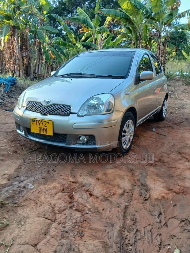 Toyota Vitz 2004 Silver