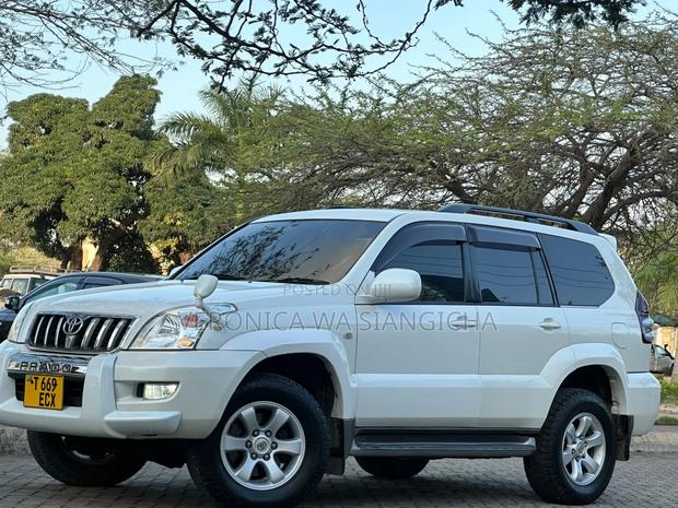 Toyota Land Cruiser Prado 2006 White