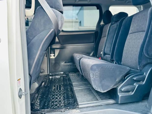 Toyota Alphard 2009 Pearl