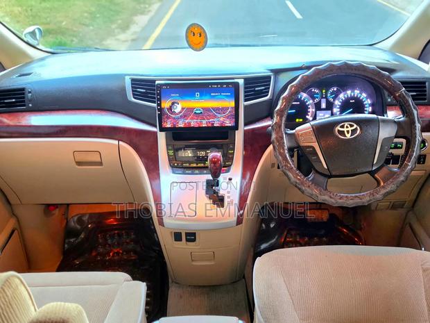 Toyota Alphard 2010 White
