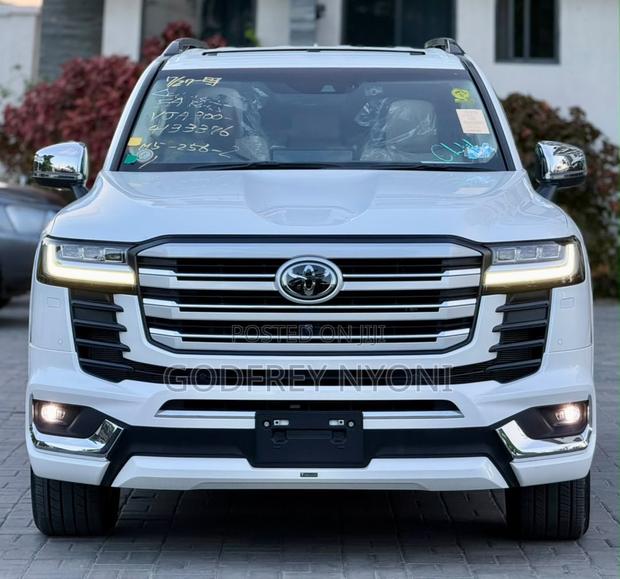 Toyota Land Cruiser 2023 White