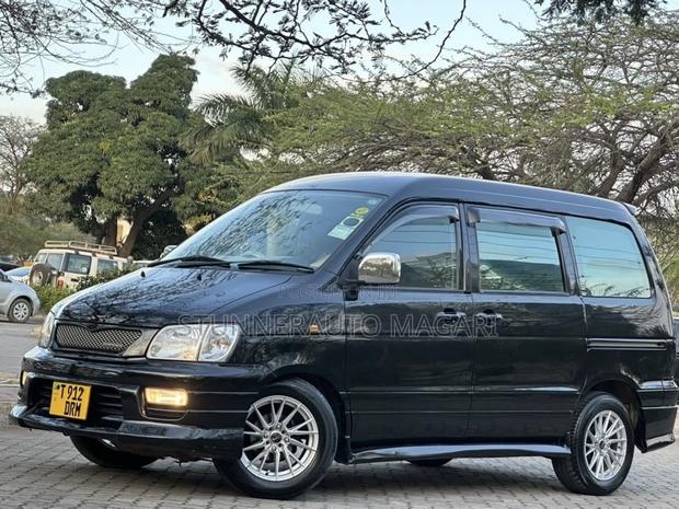 Toyota Noah 2001 Black