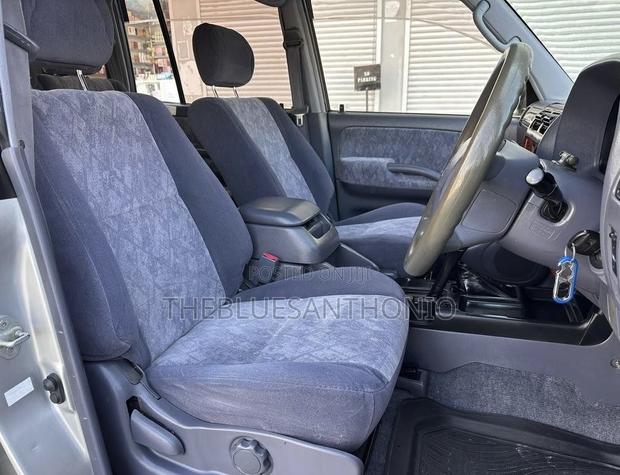 Toyota Land Cruiser Prado 2000 Silver