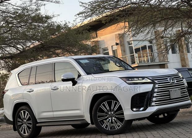 Lexus LX 2025 White