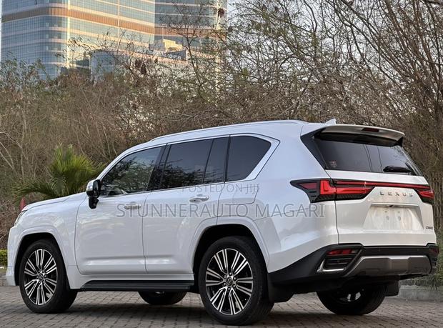 Lexus LX 2025 White