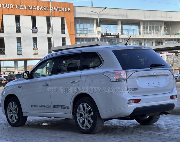 Mitsubishi Outlander 2014 White