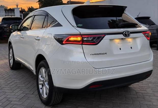 Toyota Harrier 2.0 2016 Pearl
