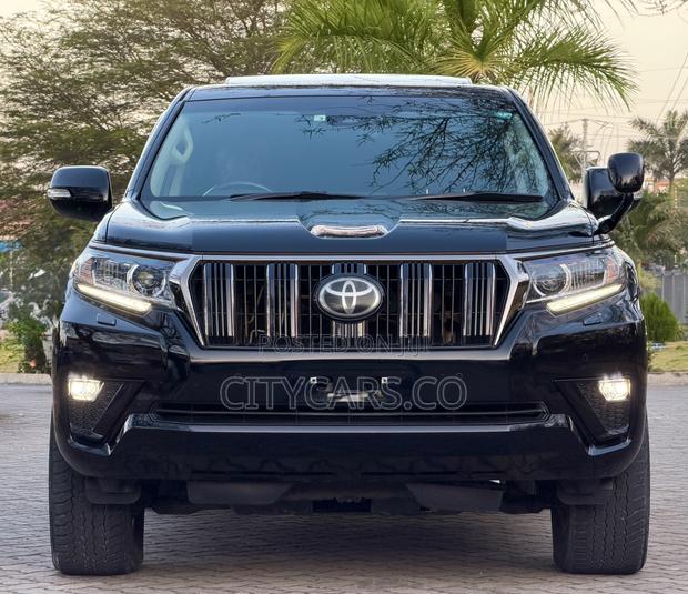 Toyota Land Cruiser Prado 2022 Black
