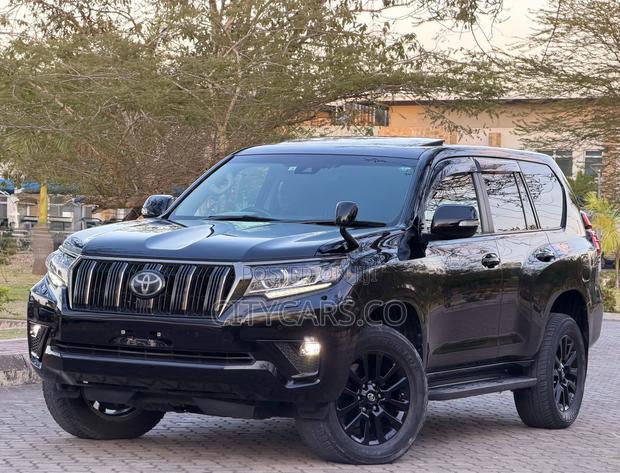 Toyota Land Cruiser Prado 2022 Black
