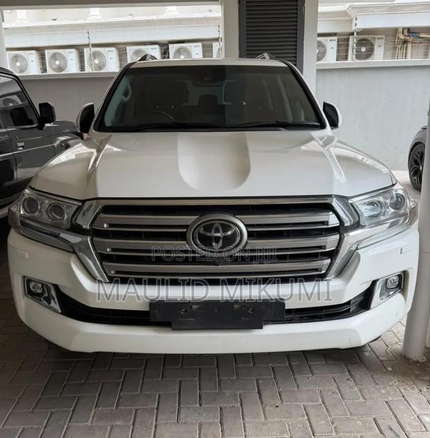 Toyota Land Cruiser 2019 White