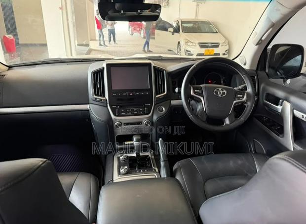 Toyota Land Cruiser 2019 White