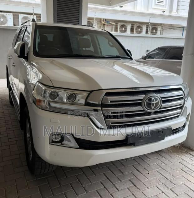 Toyota Land Cruiser 2019 White