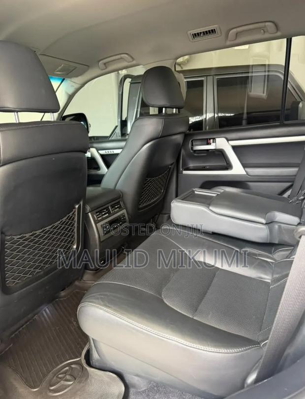 Toyota Land Cruiser 2019 White