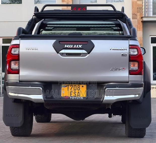 Toyota Hilux 2020 Silver