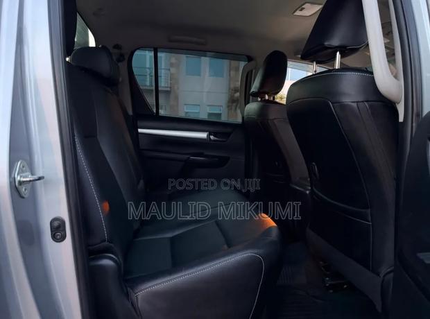 Toyota Hilux 2020 Silver