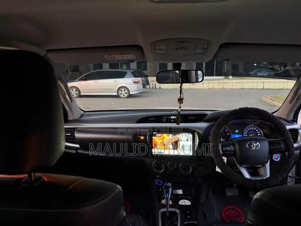 Toyota Hilux 2020 Silver