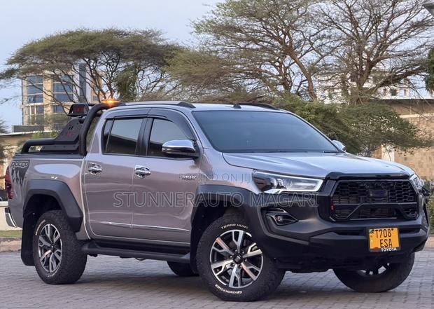 Toyota Hilux 2020 Burgundy