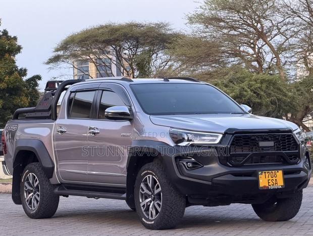 Toyota Hilux 2020 Burgundy