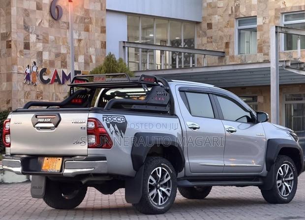 Toyota Hilux 2020 Burgundy