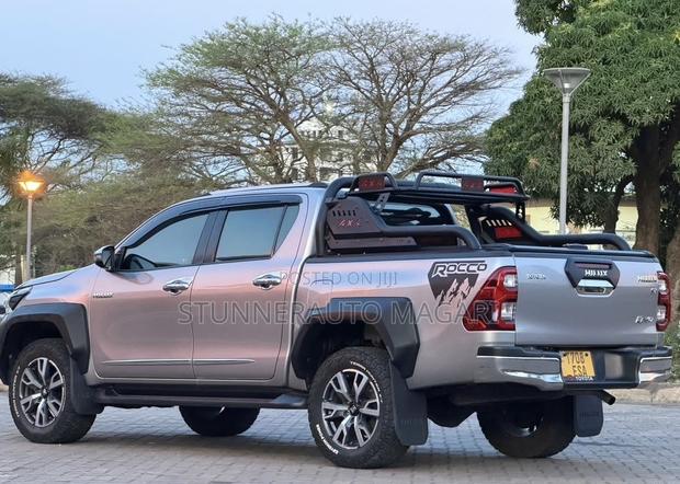 Toyota Hilux 2020 Burgundy