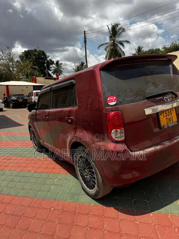 Toyota Corolla Rumion Hatchback 1.5 FWD 2010 Maroon